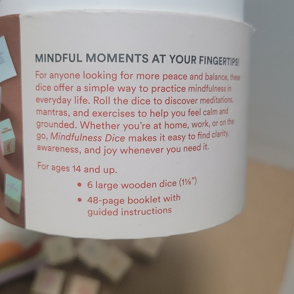 Chronicle Books Mindfulness Dice 6 Dice & Thousands of possible combos - Picture 4 of 5
